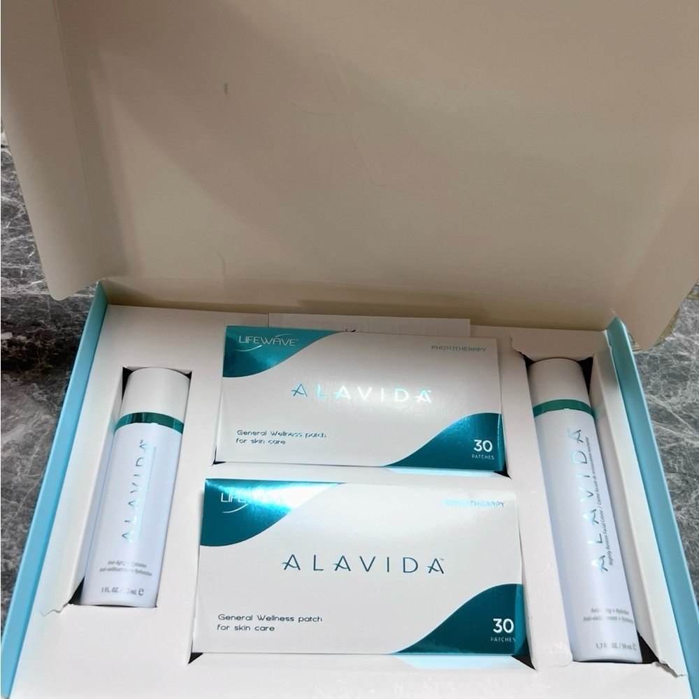 Alavida regenerating Trio cream box. Alavida Trio – Advanced Skincare.